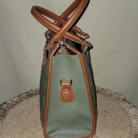 Guess purse - Picture 13 of 14